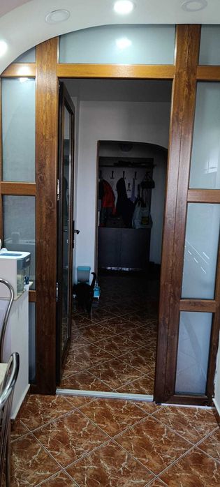 Vând apartament in zona Malu roșu, 2 camere decomandat, confort 1, etajul 6 din 10, complet mobilat. Pentru mai multe detalii la telefon 0721 152 149 - Vedere 6
