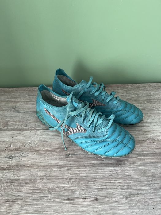 Футбольные бутсы мизуно