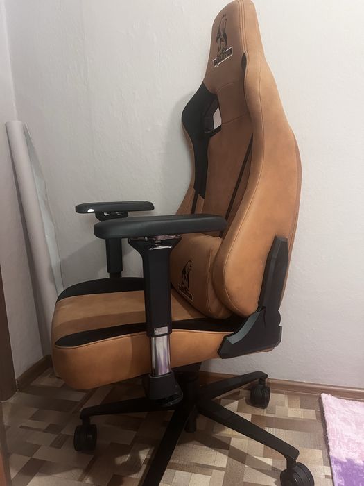 Продам компьютерный стул Evolution