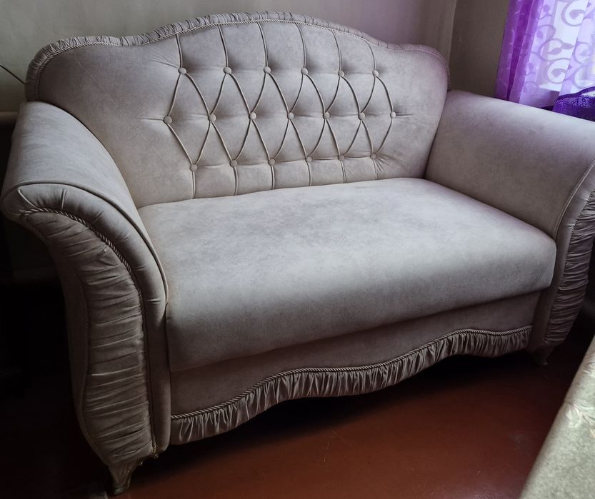 Красивая удобная софа