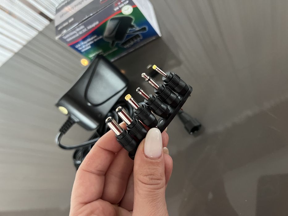 Adaptpr universal AC/DC cu 6 mufe