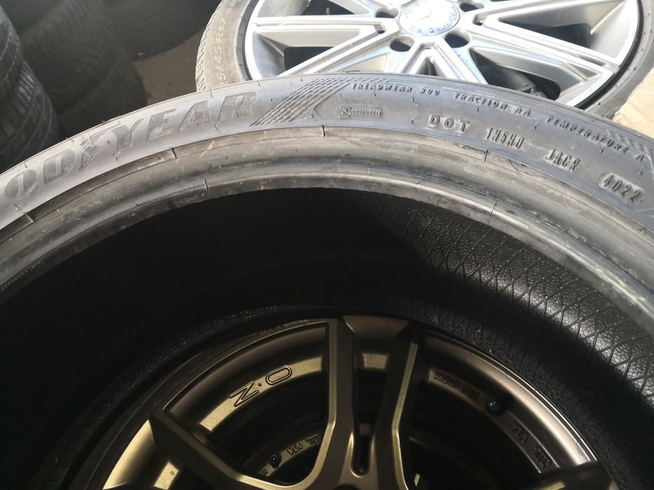 235 45 18 цола гуми Goodyear dot 22