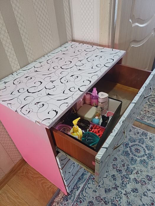 Продам тумбочку .