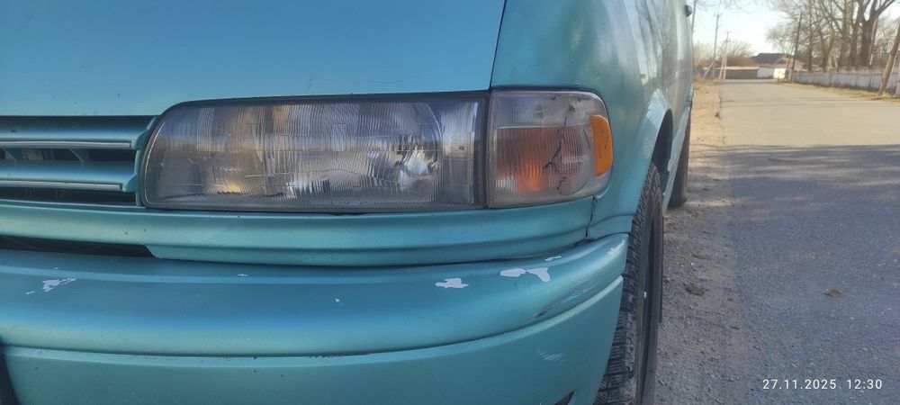 Продам фары от тайота превий