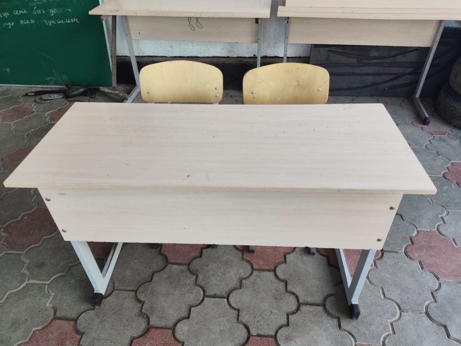 Продам парты со стульями