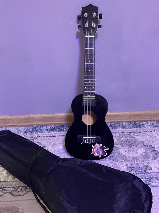 Укулеле с чехлом