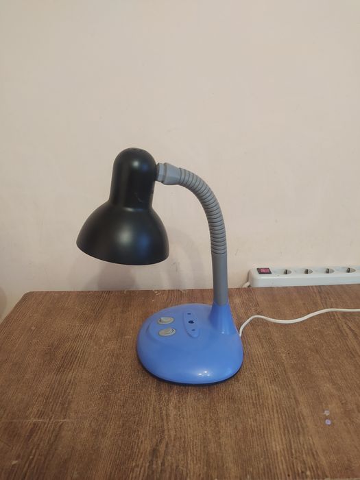 Лампа настольная