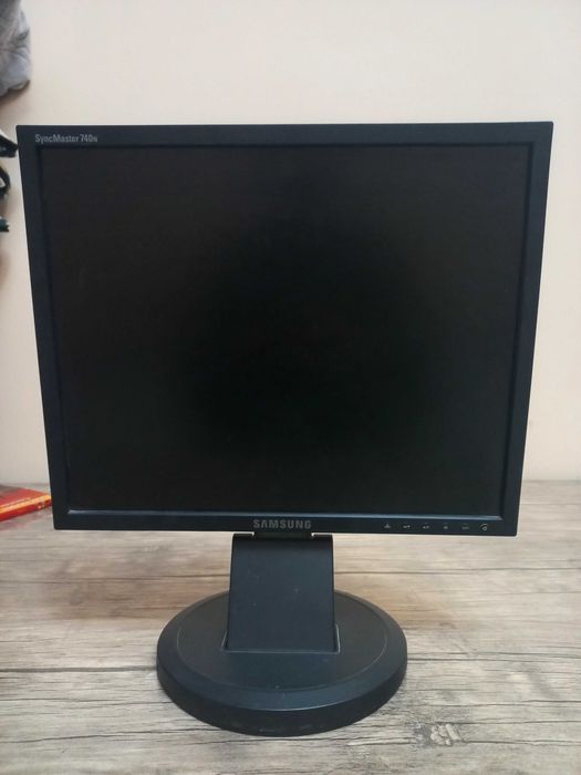 Kompyuter monitor prosessor komplekt sotiladi.