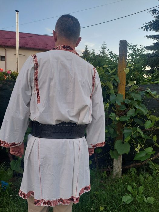 Camasa bărbătească cusuta manual