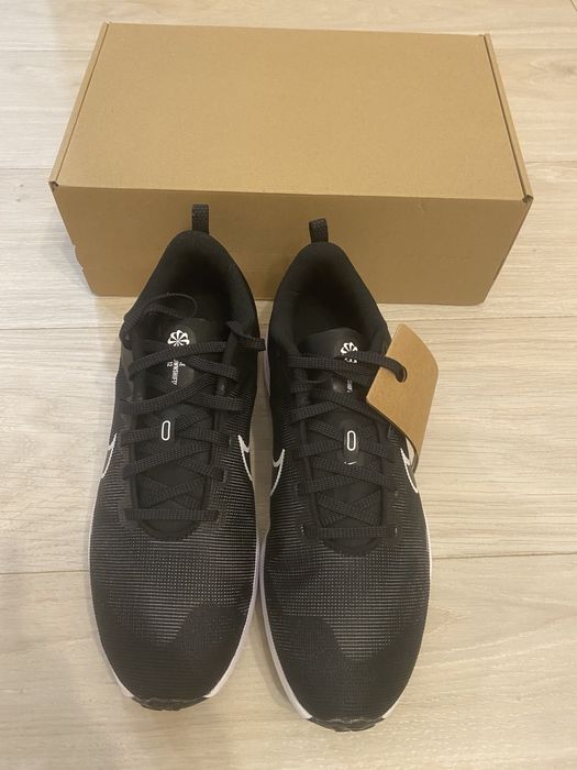 Adidasi Nike noi