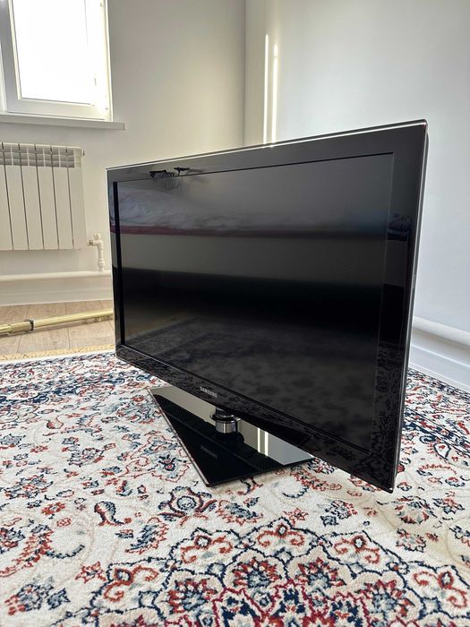 Телевизор Samsung LE40C550J1W черный