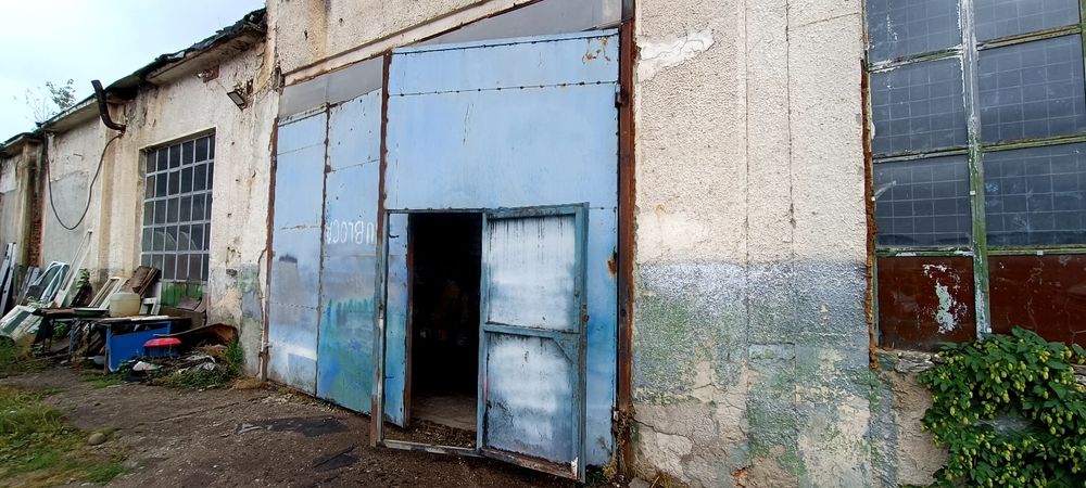 Uși metalice pentru garaj sau hală industrială