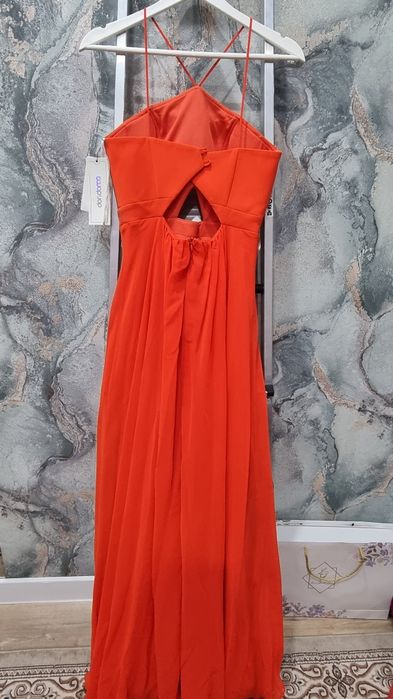 Продам красивое нарядное платье , новое