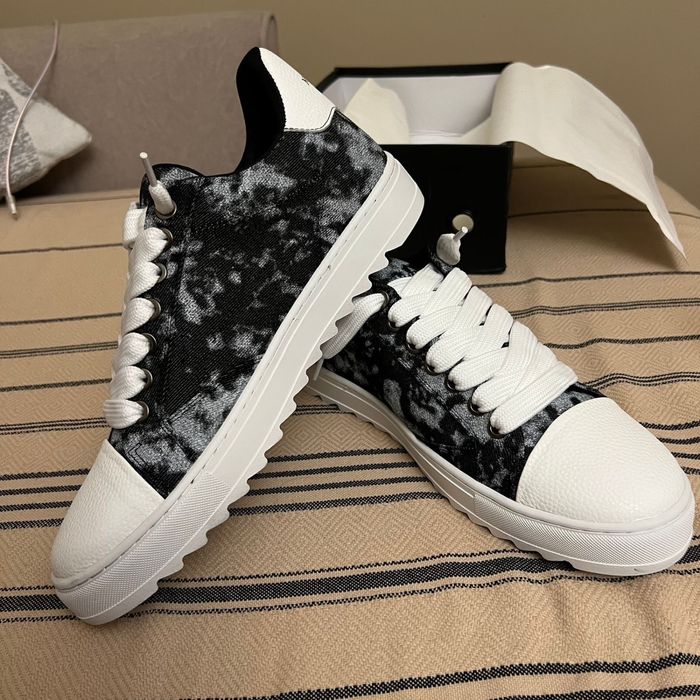 Продам кроссовки