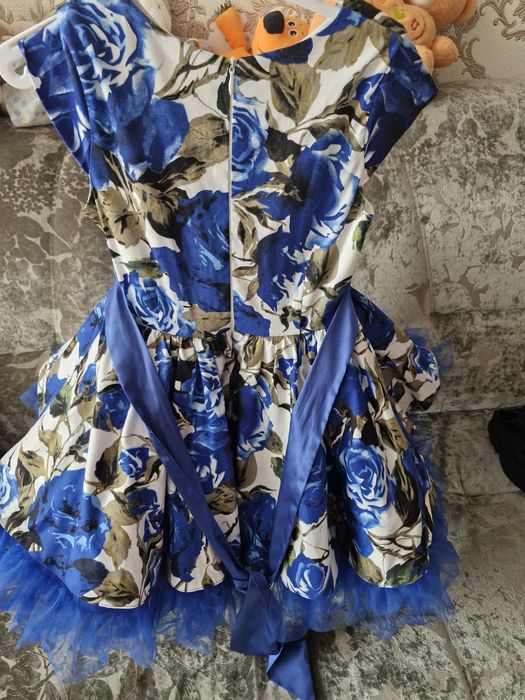 Продам детское праздничное платье от 5 до 7 лет