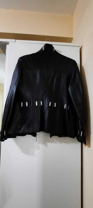 Haina piele dama aproape noua marimea 38-40.