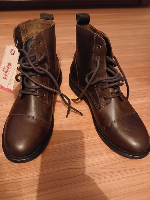 Ghete piele Levi's maro
