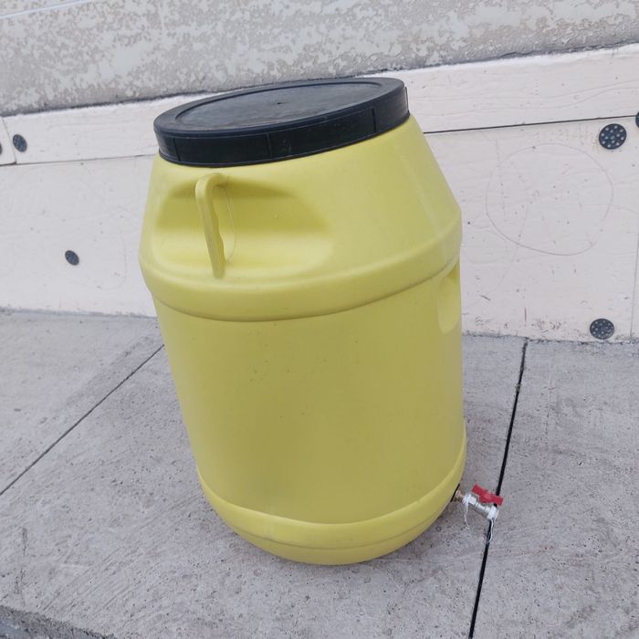 Продам пластиковую  бочку