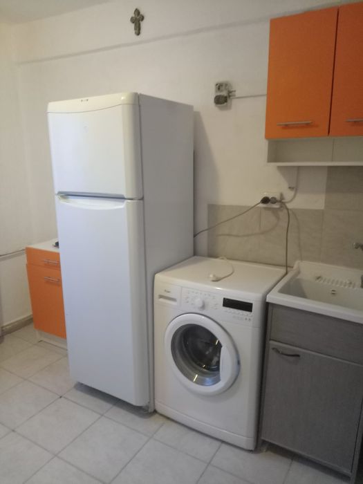 Închiriez garsonieră