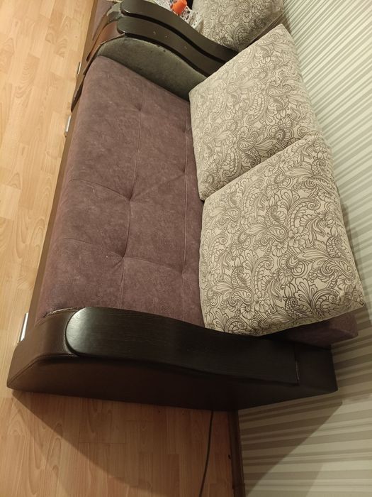 Продам диван срочно