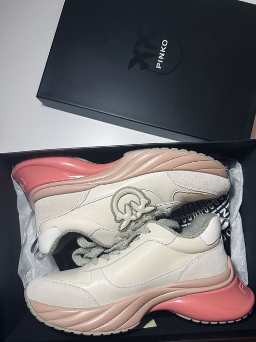 Оригинални обувки на pinko