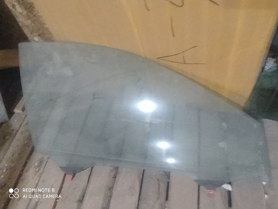 Стекло на Toyota camri 40
