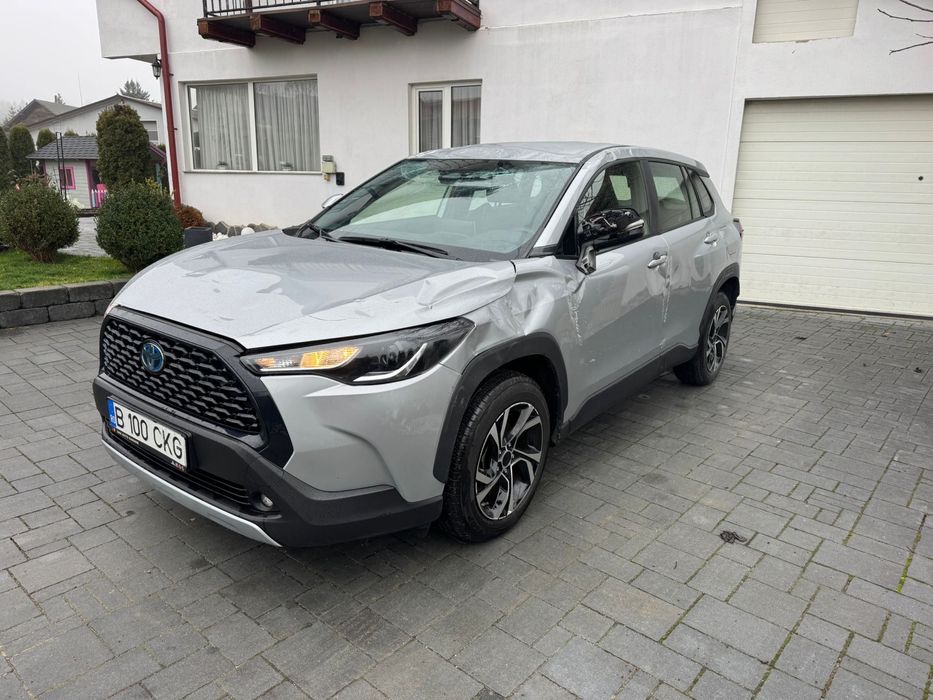Toyota corolla cross hybrid avariat