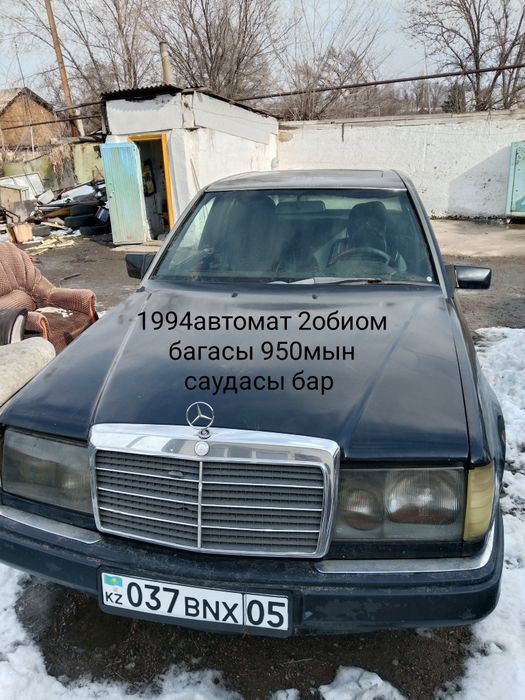 Машина Мерседес 124