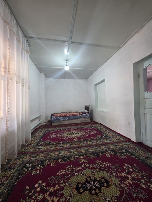 Кибрай тумани Олмазор маҳалласида  5,5 сотих  5 хонали уй сотилади.