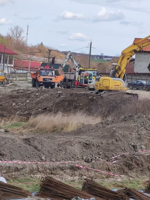 Prestez servicii cu utilaje boldo excavator  bobcat camion