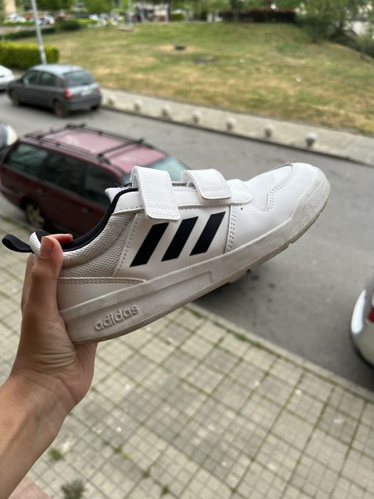 Обувки adidas 35,5
