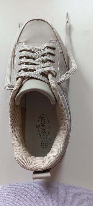 Кафяви маратонки