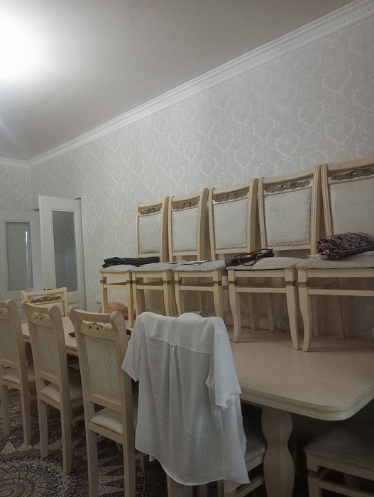Продается стол и стулья