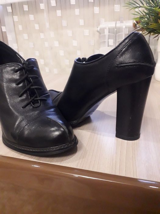 Ботильоны черные , кожа.