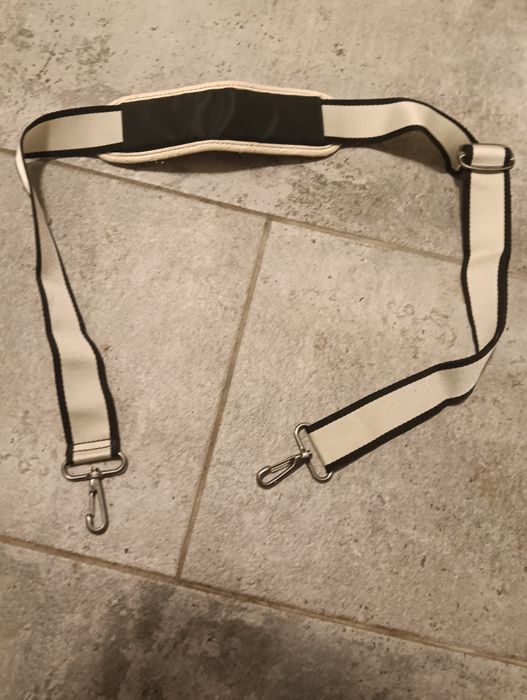 Curea Geantă voiaj in stare foarte bună.