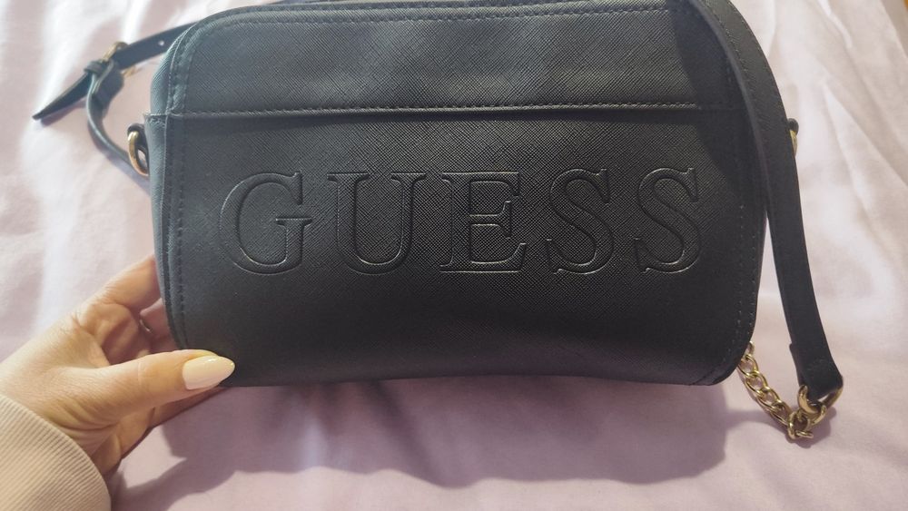 Чанта на Guess ...