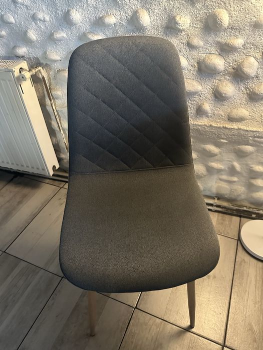 Vand mese si scaune de restaurant