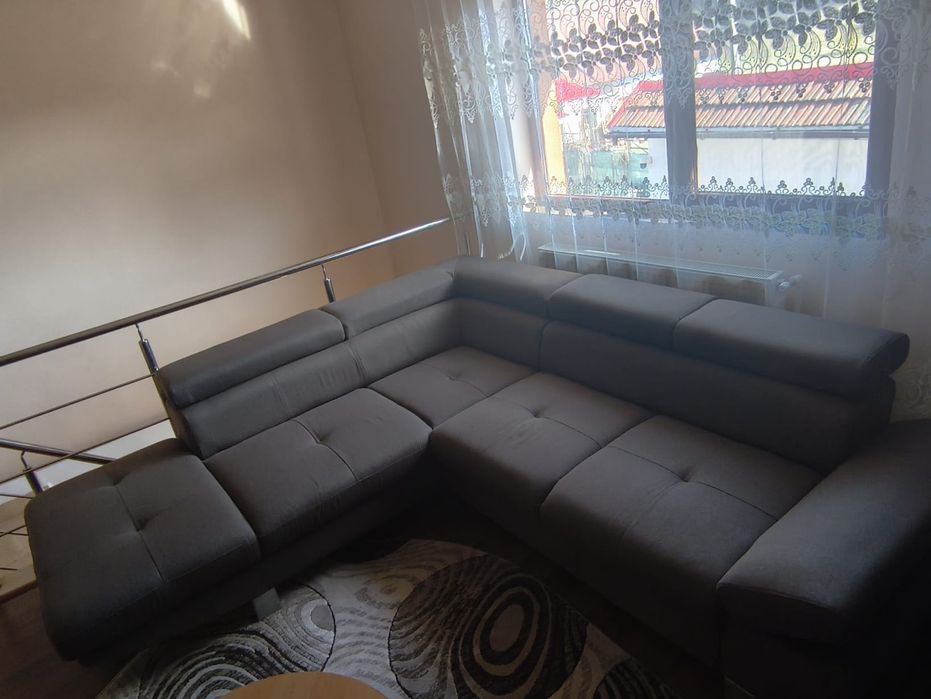 Vînd colțar extensibil în stare ca nou.