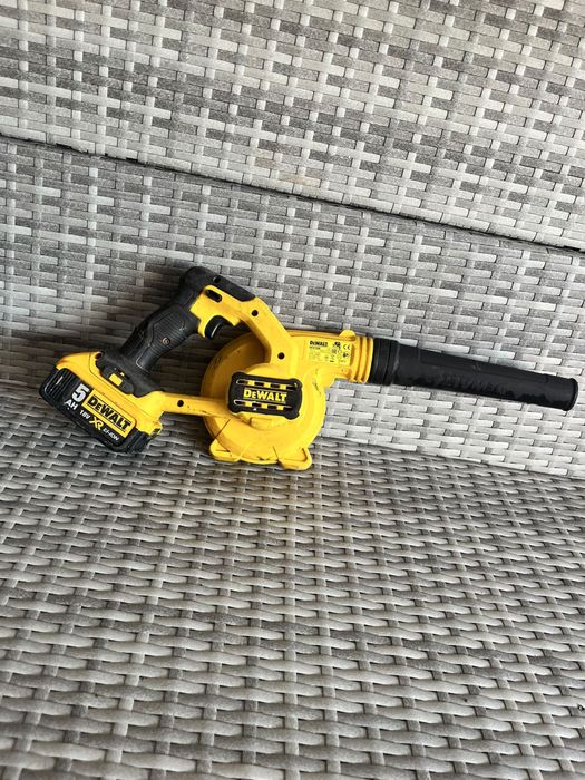 Suflanta dewalt DCV100