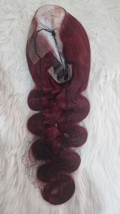 Естествена бразилска перука 75 см – тъмно червена, чуплива, дантелена