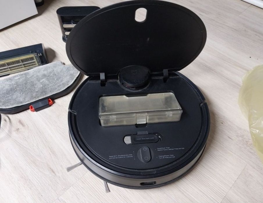 Робот пылесос Xiaomi Mi Robot Vacuum-Mop P. Обмен на телефон.