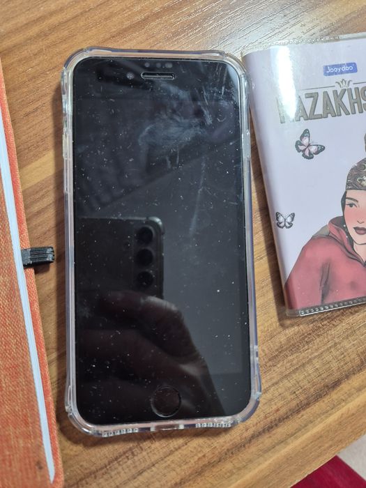 Айфон Se 2020 в отличном состоянии