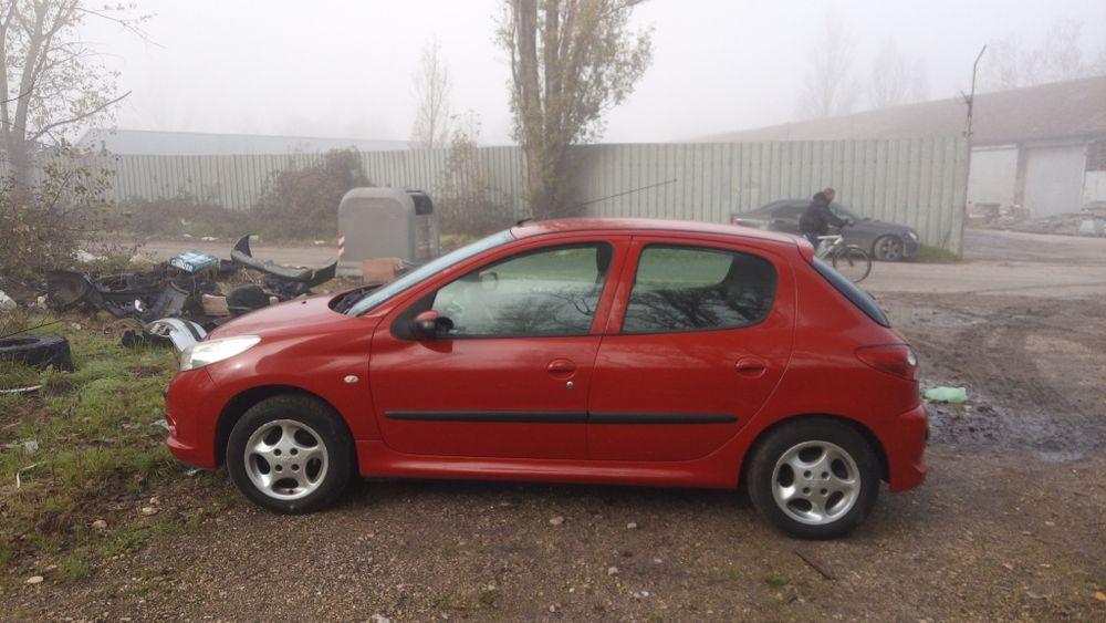 Продавам Пежо 206 Плюс 1,1 двигател хечбег2010 година бензин