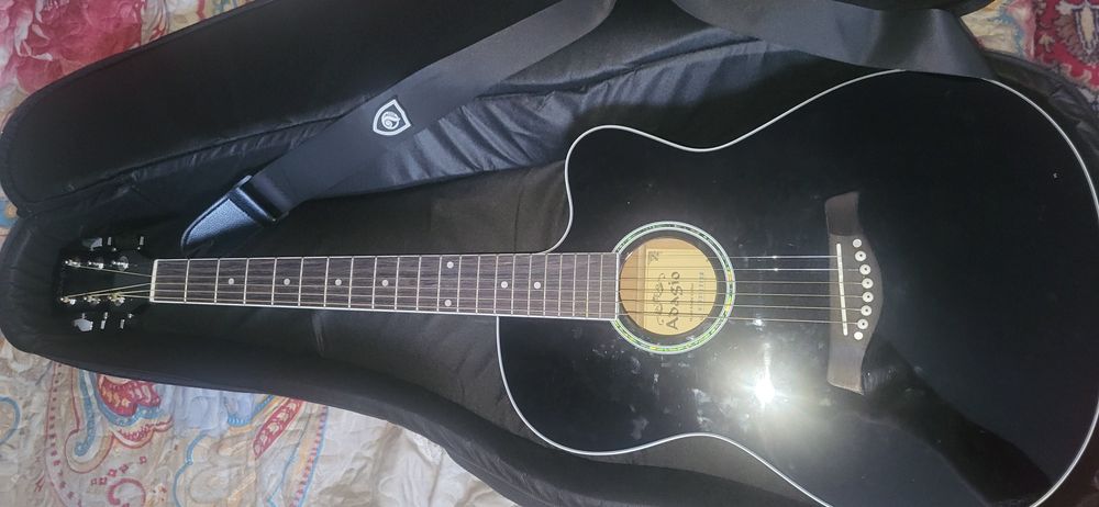 Продам гитару срочно