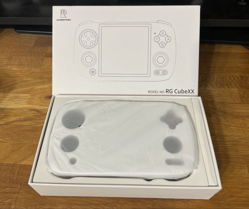 Consola portabilă Anbernic RG CubeXX cu emulare