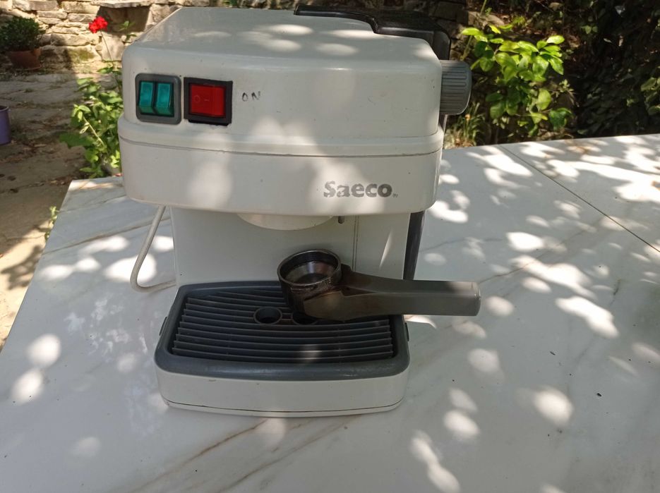Кафемашина Saeco работи