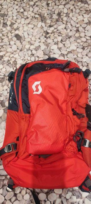 Лятна цена. Продавам чисто нова лавинна раница