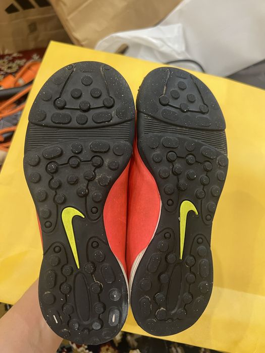 Футбольные бутсы Nike