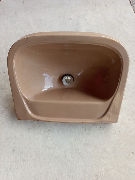 В продаже ( раковина ) .