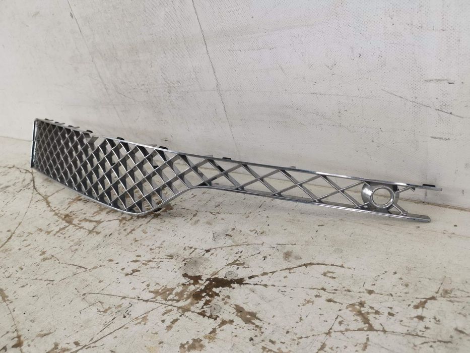 Бентли Бентайга / Bentley Bentayga 1 [Долна дясна предна решетка. Ориг